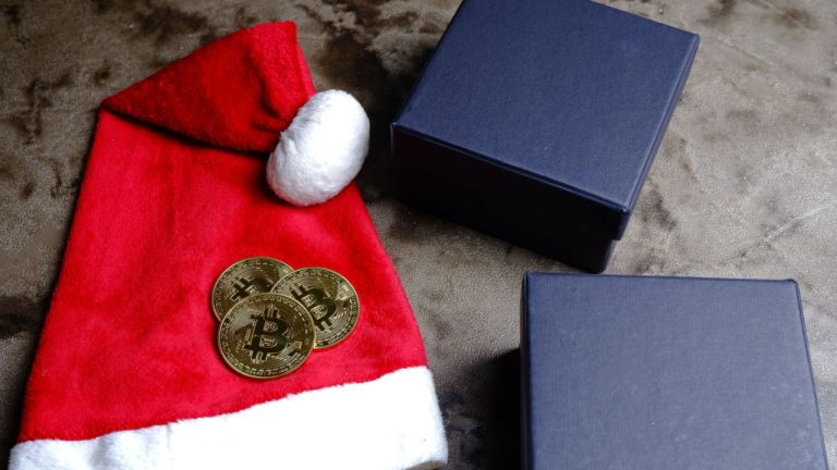 Cryptocurrency Markets Move Sideways as Christmas Slows Trading – Market Update